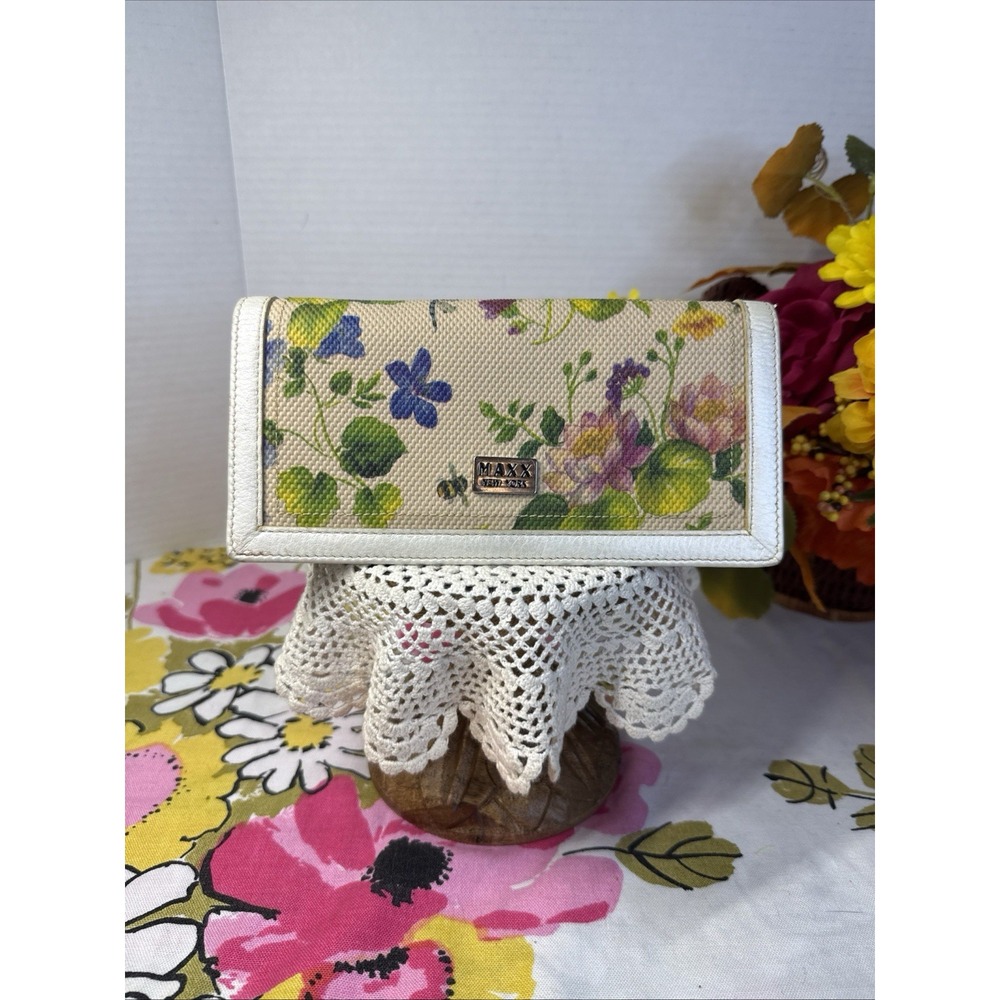 VTG Maxx New York Floral Clutch Pebble Hand Purse.